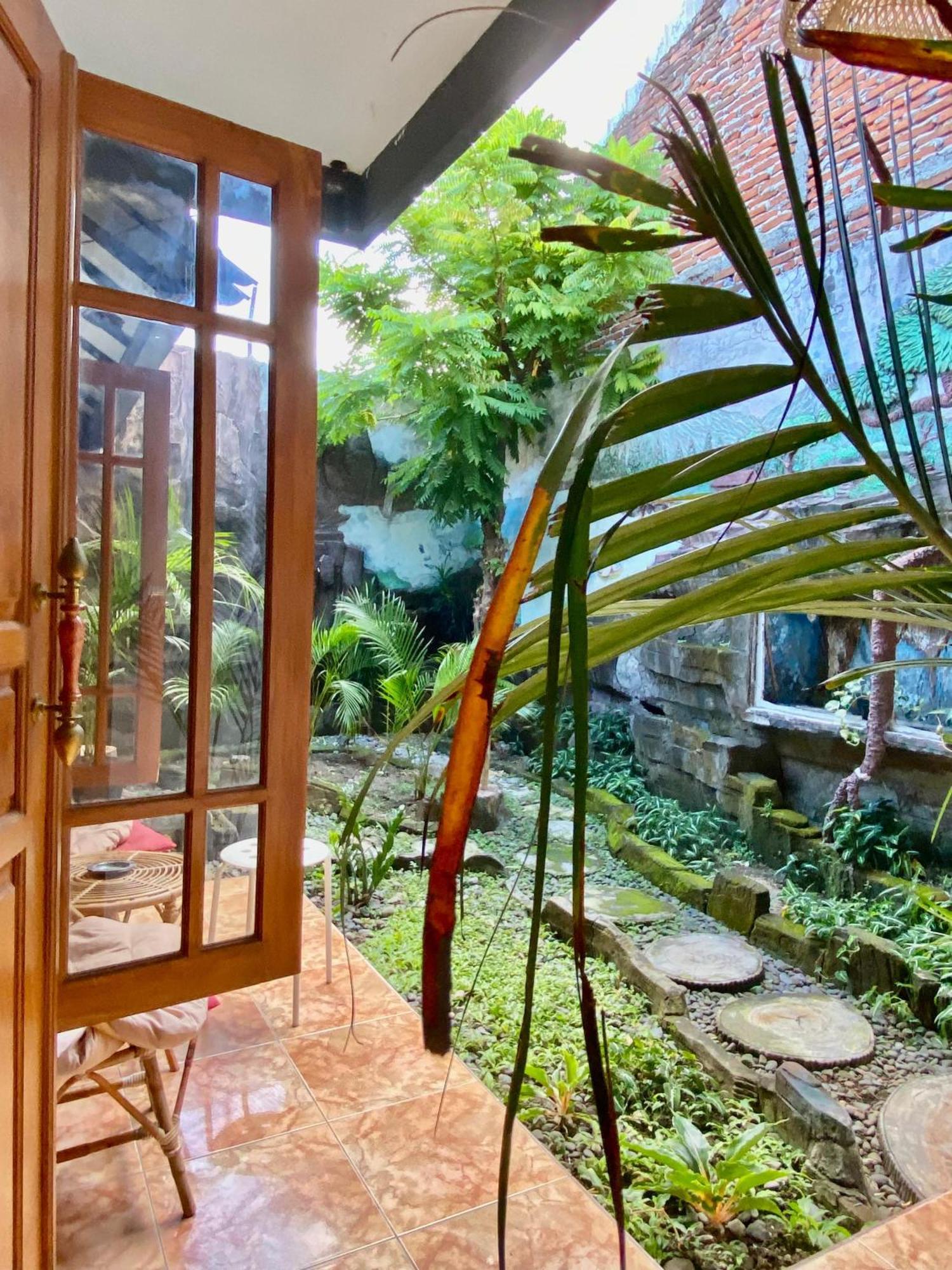 Zzz Vandrarhem Banyuwangi  Exteriör bild
